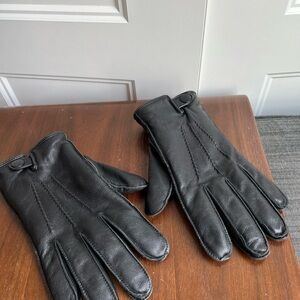 UGG Men's Classic Black Leather Gloves